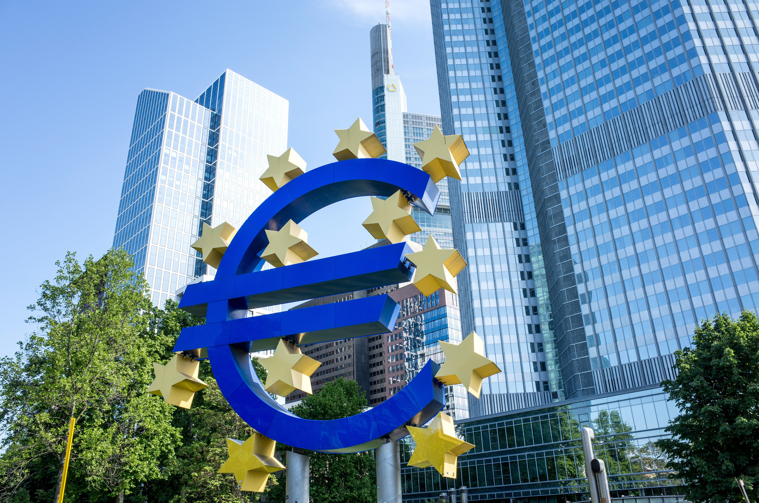 EUR/USD shrugs as ECB holds rates